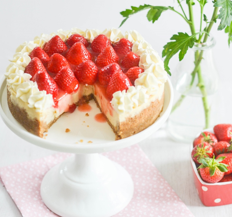 Creamy Cheesecake with Strawberry Compote