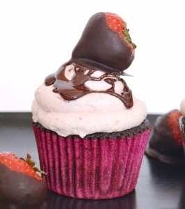 Chocolate Cupcakes With Chocolate Covered Strawberries Buttercream
