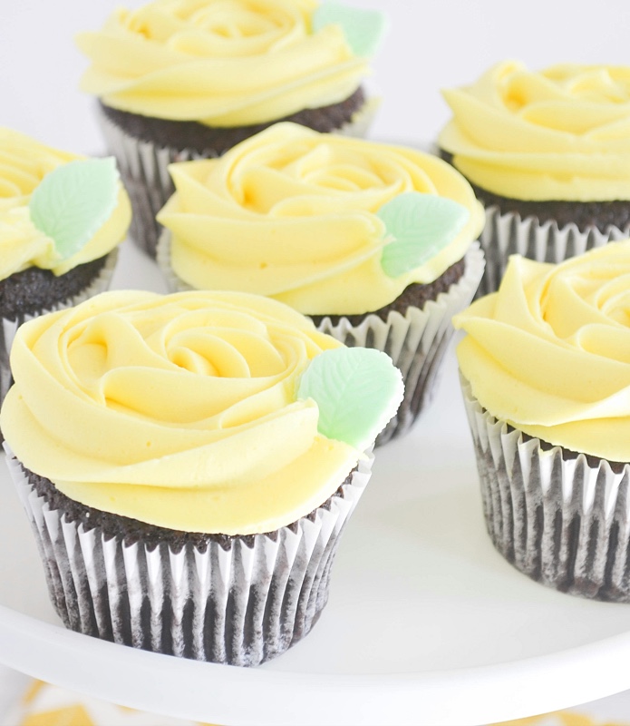 Buttercream Rose Cupcake Video Tutorial Bakes By Chichi 